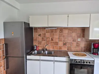 Cuisine ou kitchenette dans l'établissement Maison familiale Morgat, jardin clos