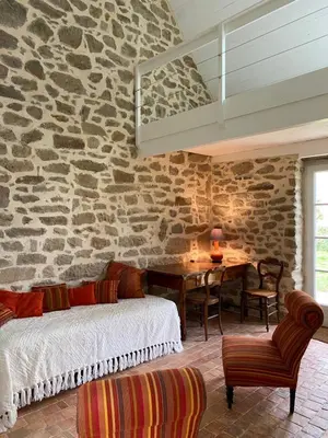 Coin salon dans l'établissement FERME Rénovée 300m de la Mer POINTE DU RAZ jusqu'à 9 Couchages LOCATION 7 jours du Samedi au Samedi minimum