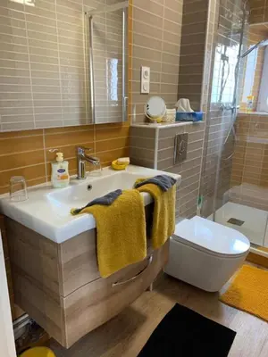Salle de bains dans l'établissement Vue mer en plein cœur de Morgat