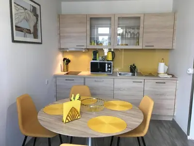 Cuisine ou kitchenette dans l'établissement Vue mer en plein cœur de Morgat