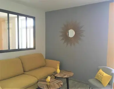 Coin salon dans l'établissement Vue mer en plein cœur de Morgat