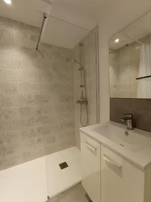 Salle de bains dans l'établissement Appartement T2 NEUF CENTRE VILLE