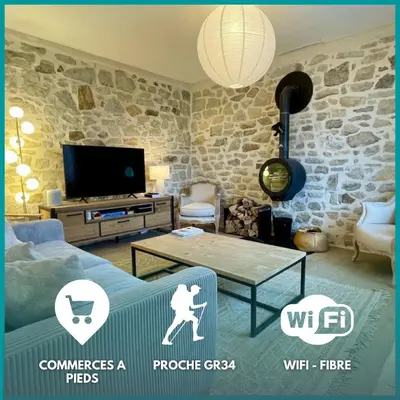 Télévision ou salle de divertissement dans l'établissement Ty Leroux - wifi - centre bourg