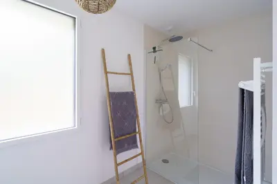 Salle de bains dans l'établissement Ti Armor - Maison à 200m de la plage