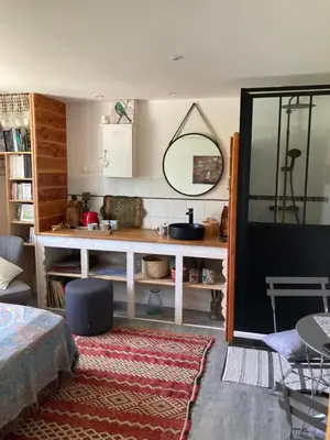 Coin salon dans l'établissement Chambre d'hote Locronan