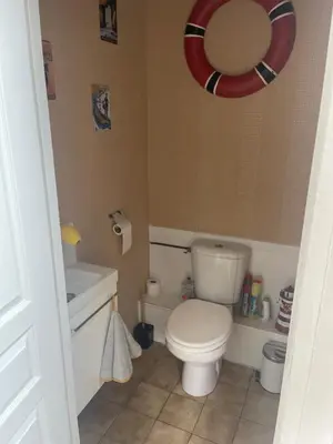 Salle de bains dans l'établissement Carabzh, la petite roulotte unique !
