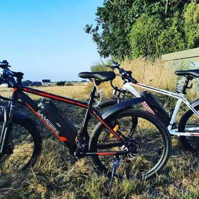 Vélo sur le terrain de l'établissement Maison Familiale Lumineuse ou dans les environs