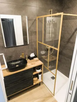 Salle de bains dans l'établissement Maison Familiale Lumineuse