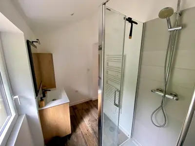 Salle de bains dans l'établissement Charmante Maison au fil de la Voie Verte
