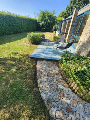 Jardin de l'établissement Maison avec Jardin et Jacuzzi