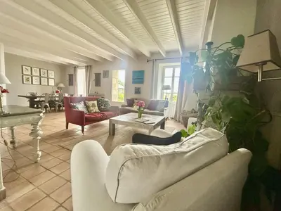 Coin salon dans l'établissement Ty Traez, holiday house for families in Cap Sizun