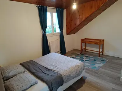 Un ou plusieurs lits dans un hébergement de l'établissement Charmant appartement proche de la ville et du bord de Mer
