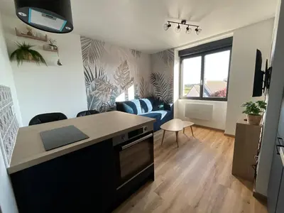Télévision ou salle de divertissement dans l'établissement Appartement à 10 minutes à pied de la mer