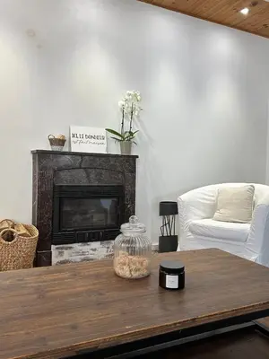 Coin salon dans l'établissement Maison Tarte au Miel Atelier Penmarch