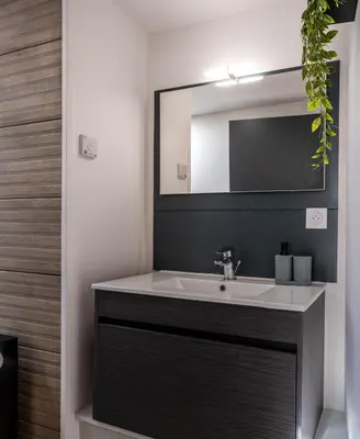Salle de bains dans l'établissement Appartement lumineux à 600m de la plage