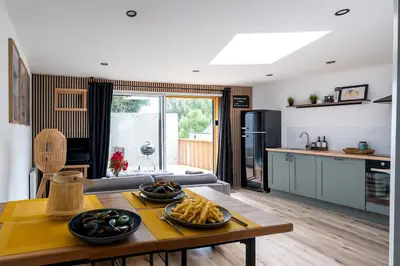 Cuisine ou kitchenette dans l'établissement Appartement lumineux à 600m de la plage