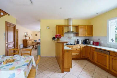 Cuisine ou kitchenette dans l'établissement Ty Ma Breur - 5min de la Plage