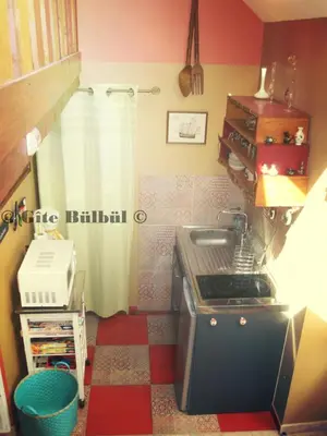 Cuisine ou kitchenette dans l'établissement Gîte Bülbül