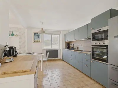 Cuisine ou kitchenette dans l'établissement Grand jardin et terrasse - 4 adultes et 1 enfant