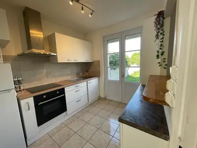 Cuisine ou kitchenette dans l'établissement La maison de Sophie à Saint Pol de Léon