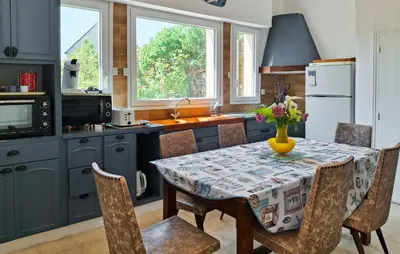 Cuisine ou kitchenette dans l'établissement 3 Bedroom Amazing Home In Plouhinec