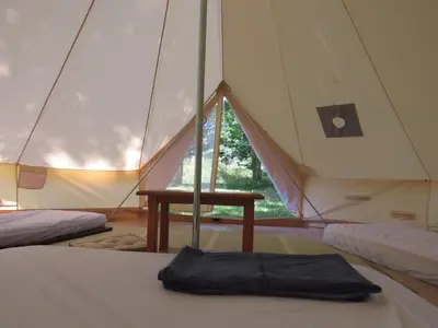 Un ou plusieurs lits dans un hébergement de l'établissement Camping éco-touristique et tiers-lieu apprenant - KERBOUZIER