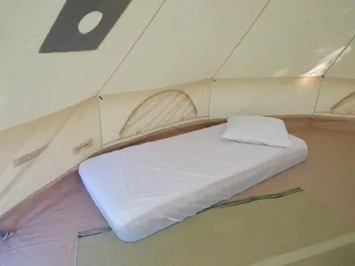 Un ou plusieurs lits dans un hébergement de l'établissement Camping éco-touristique et tiers-lieu apprenant - KERBOUZIER