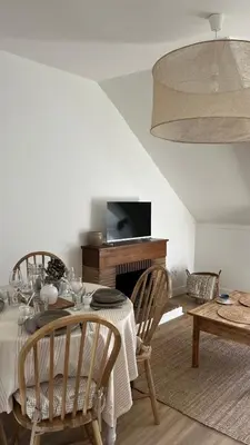 Télévision ou salle de divertissement dans l'établissement Le Petit Cottage - Appartement Centre-Ville & Plage