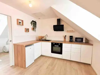Cuisine ou kitchenette dans l'établissement appartement deux chambres avec balcon et petite terrasse