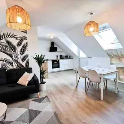 appartement deux chambres avec balcon et petite terrasse