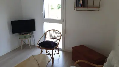 Télévision ou salle de divertissement dans l'établissement Maison de vacances - 6 à 8 personnes