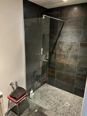 Salle de bains dans l'établissement petite maison indépendante idéale pour couple