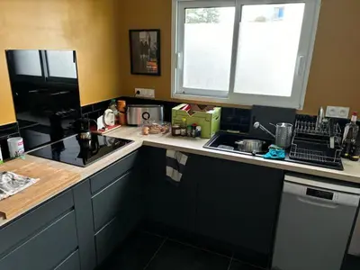 Cuisine ou kitchenette dans l'établissement petite maison indépendante idéale pour couple