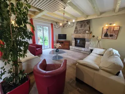 Télévision ou salle de divertissement dans l'établissement Authentique maison bretonne avec jardin fleuri
