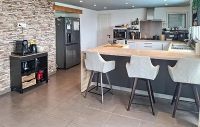 Cuisine ou kitchenette dans l'établissement Maison Avec Piscine Vue Mer