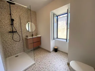 Salle de bains dans l'établissement Villa Locquenole Sea View
