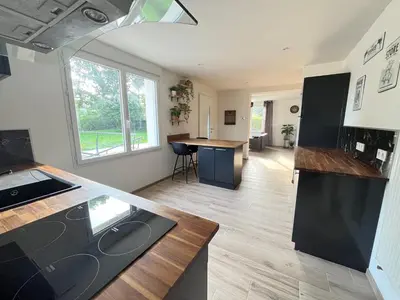 Cuisine ou kitchenette dans l'établissement La maison de Louise