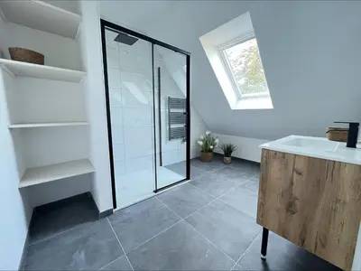 Salle de bains dans l'établissement La maison de Louise