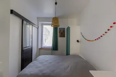 Un ou plusieurs lits dans un hébergement de l'établissement charmant deux pièces 5 min de la plage