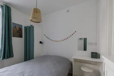Un ou plusieurs lits dans un hébergement de l'établissement charmant deux pièces 5 min de la plage