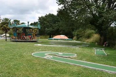 Aire de jeux pour enfants de l'établissement Mobil home TAOS Luxe H20 - Camping de Lanniron