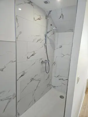 Salle de bains dans l'établissement Gîte des capucines