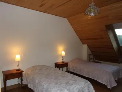 Un ou plusieurs lits dans un hébergement de l'établissement Villa spacieuse à Concarneau avec piscine privée