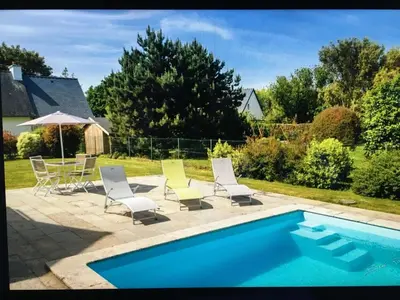Piscine de l'établissement Villa spacieuse à Concarneau avec piscine privée ou située à proximité