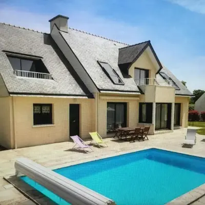Villa spacieuse à Concarneau avec piscine privée