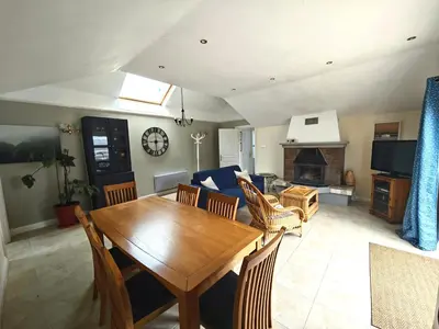 Coin salon dans l'établissement Charmante petite maison de campagne