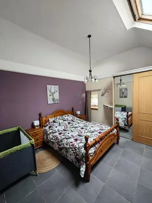 Un ou plusieurs lits dans un hébergement de l'établissement Charmante petite maison de campagne