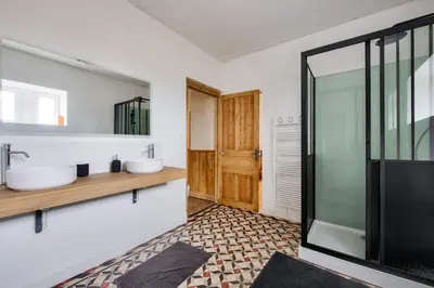 Un ou plusieurs lits dans un hébergement de l'établissement Vue mer - Maison pour 8 avec jardin et terrasse