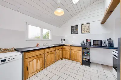 Cuisine ou kitchenette dans l'établissement Vue mer - Maison pour 8 avec jardin et terrasse