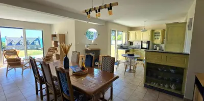 Cuisine ou kitchenette dans l'établissement Maison vue mer Posto Home Crozon